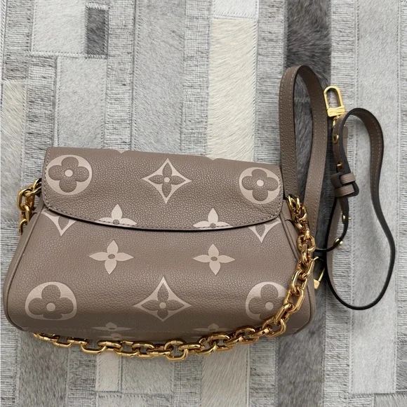 L. Light brown purse - Picture 5 of 5